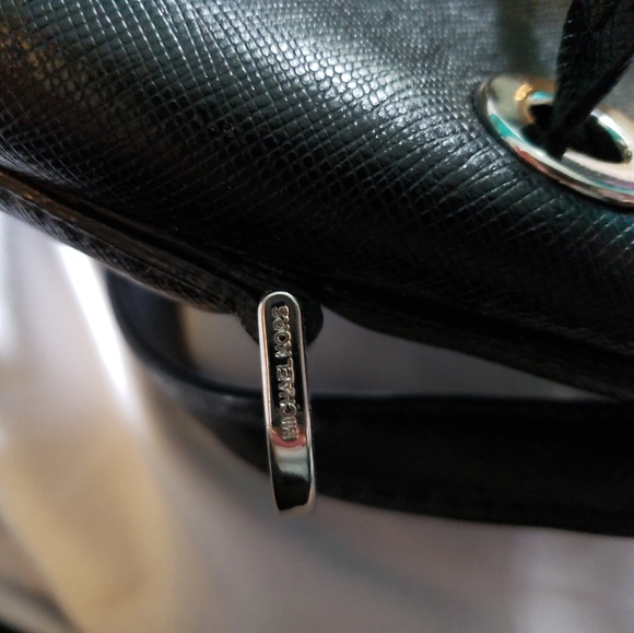 Michael Kors Bucket Bag - Picture 8 of 8